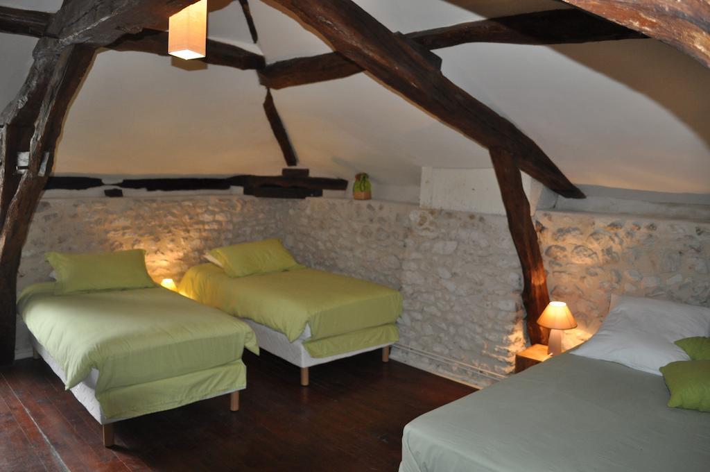 Chambres d'Hôtes La Grange Au Bois Champagne-et-Fontaine Chambre photo