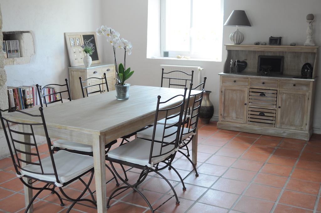 Chambres d'Hôtes La Grange Au Bois Champagne-et-Fontaine Extérieur photo