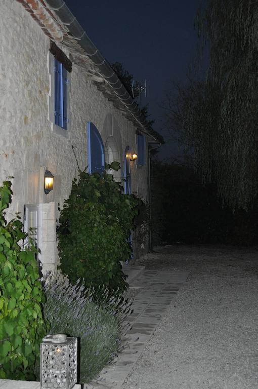 Chambres d'Hôtes La Grange Au Bois Champagne-et-Fontaine Extérieur photo