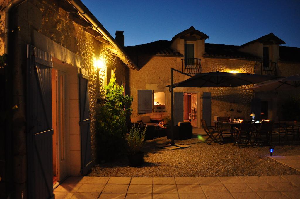 Chambres d'Hôtes La Grange Au Bois Champagne-et-Fontaine Extérieur photo